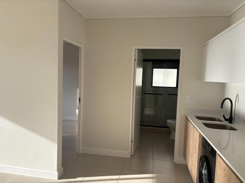 To Let 1 Bedroom Property for Rent in Richwood Western Cape